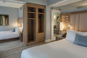 尊贵套房, 2 张双人床, 方便轮椅进入的淋浴, 城市景观 | 高档床上用品、加厚床垫、客房内保险箱、特色装修