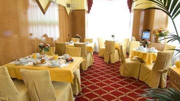 Tägliches inbegriffenes Frühstücksbuffet