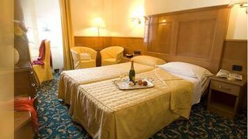 Minibar, Zimmersafe, Schreibtisch, schallisolierte Zimmer