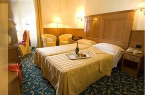 Minibar, coffres-forts dans les chambres, bureau, chambres insonorisées