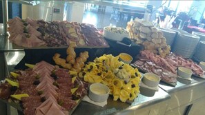 Free daily buffet breakfast  - San Miguel Plaza Hotel (Alta Gracia)