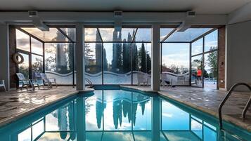 Piscina interna, piscina externa sazonal