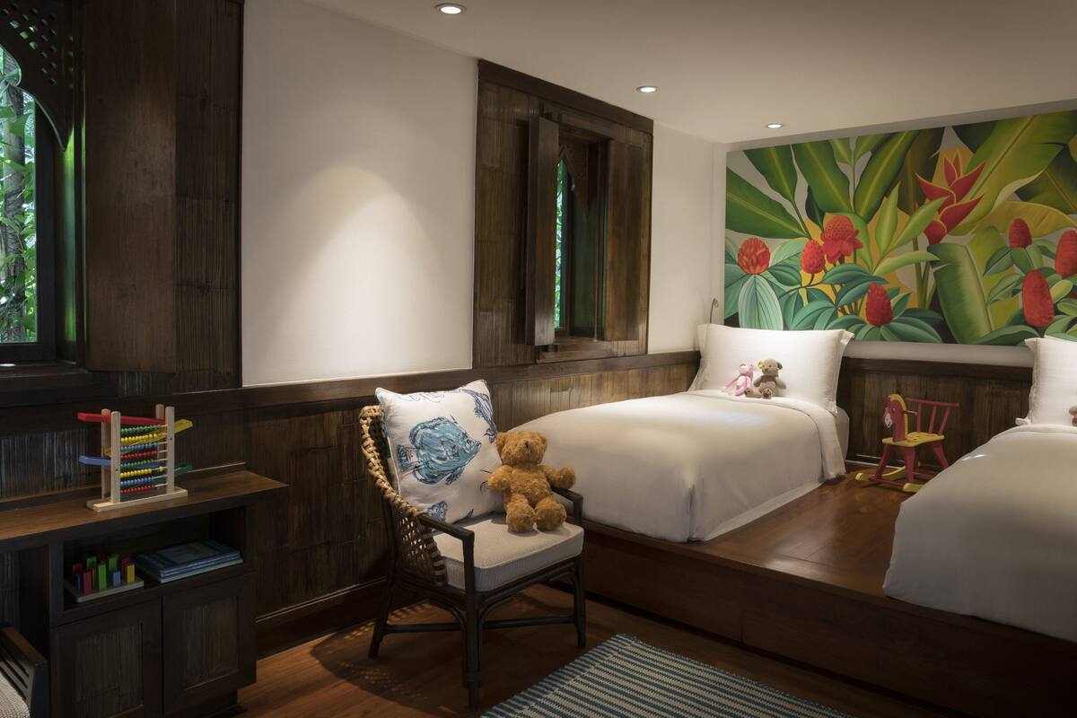 family villa (pool) | children’s theme room