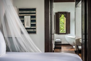 Hypo-allergenic bedding, minibar, in-room safe, desk - Four Seasons Resort Koh Samui (Koh Samui)