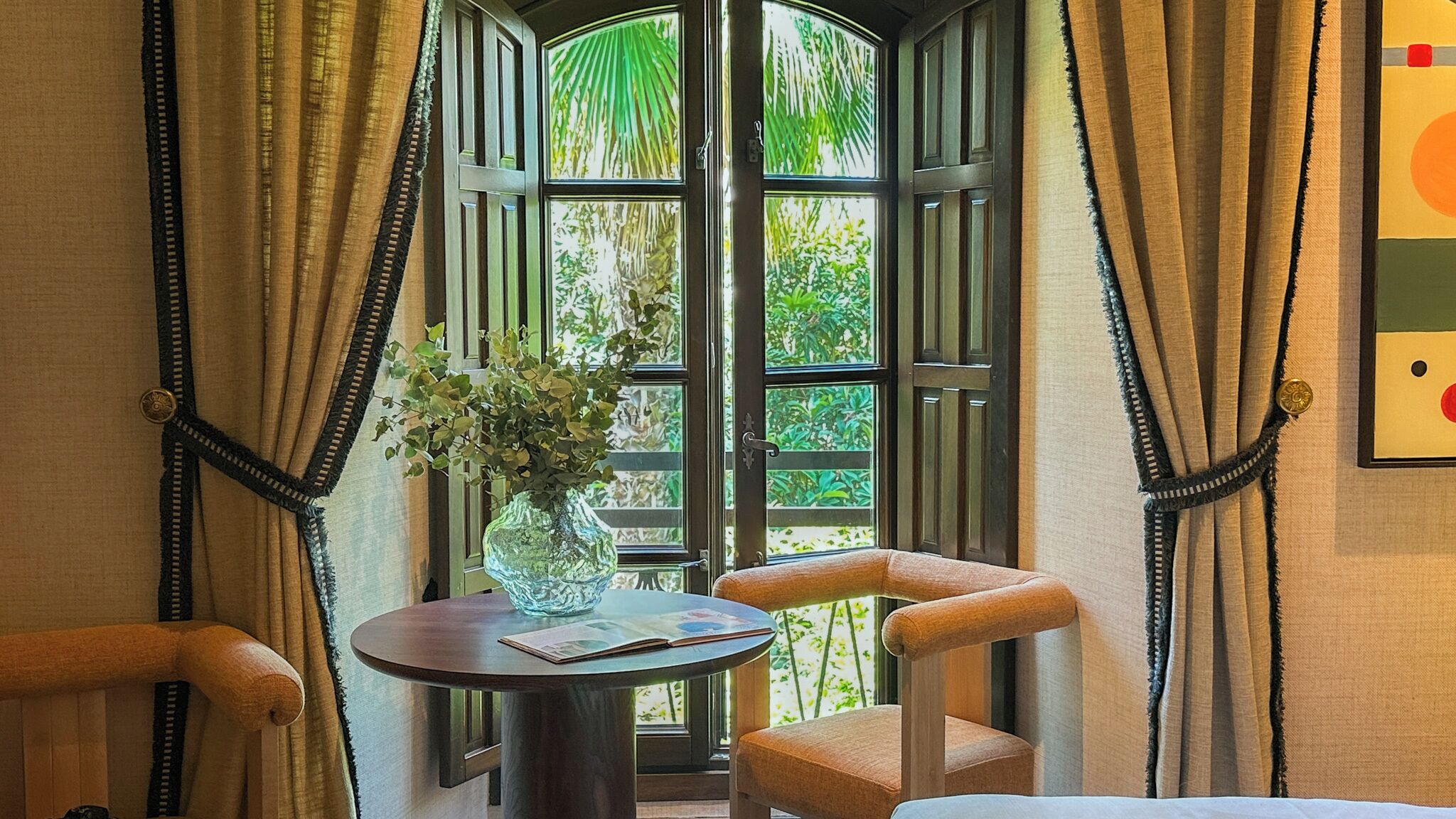 Deluxe Room, Garden View | Interior detail