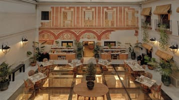 Café da manhã com buffet todos os dias mediante uma taxa