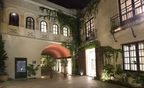 Front of property – evening/night - Hospes Palacio del Bailío, a Member of Design Hotels (Córdoba)