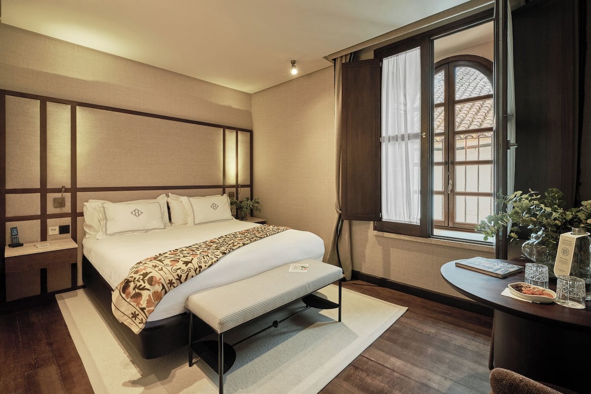 Single Room, 1 King Bed (Dreamer) | Egyptian cotton sheets, premium bedding, down comforters