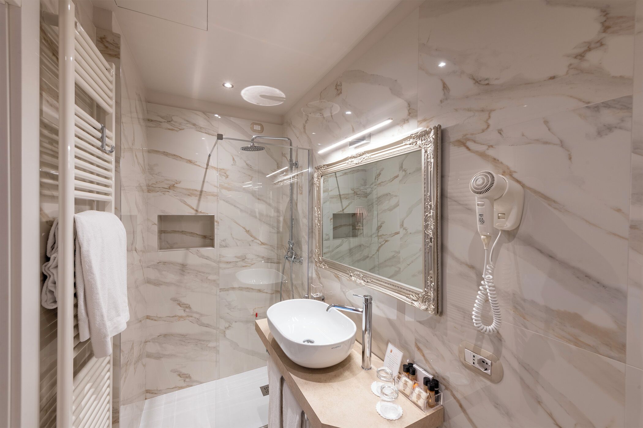 standard double or twin room | bathroom | free toiletries, hair dryer, slippers, towels