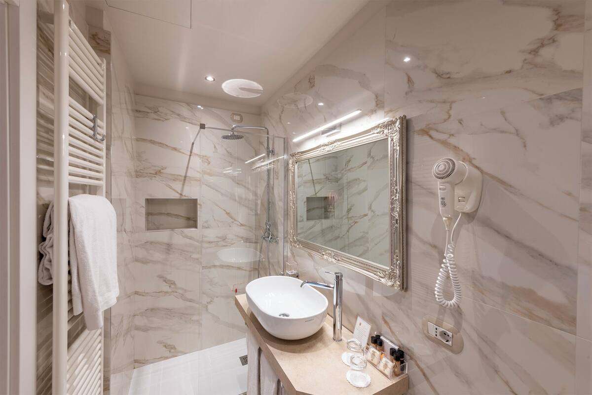 standard double or twin room | bathroom | free toiletries, hair dryer, slippers, towels