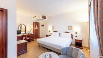 Suite junior | Ropa de cama de alta calidad, minibar, caja fuerte