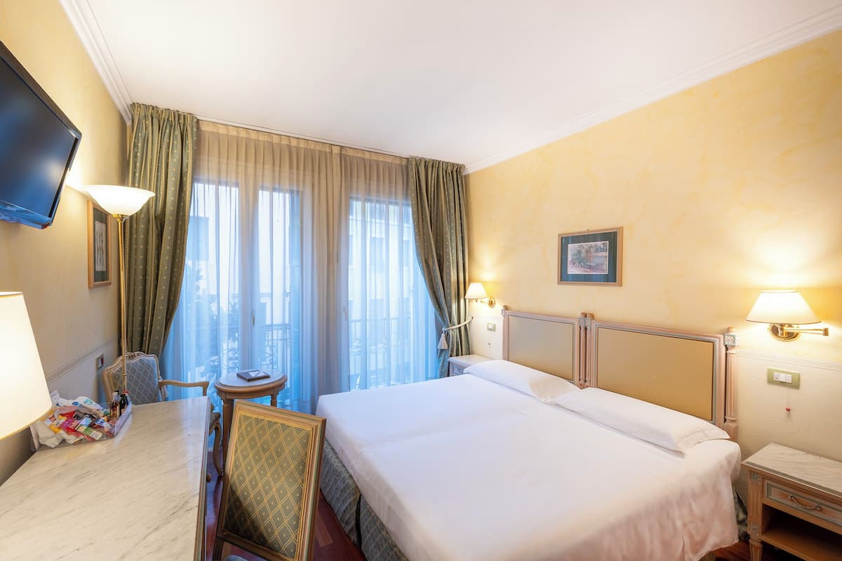 Standard Double or Twin Room | 1 bedroom, premium bedding, minibar, in-room safe