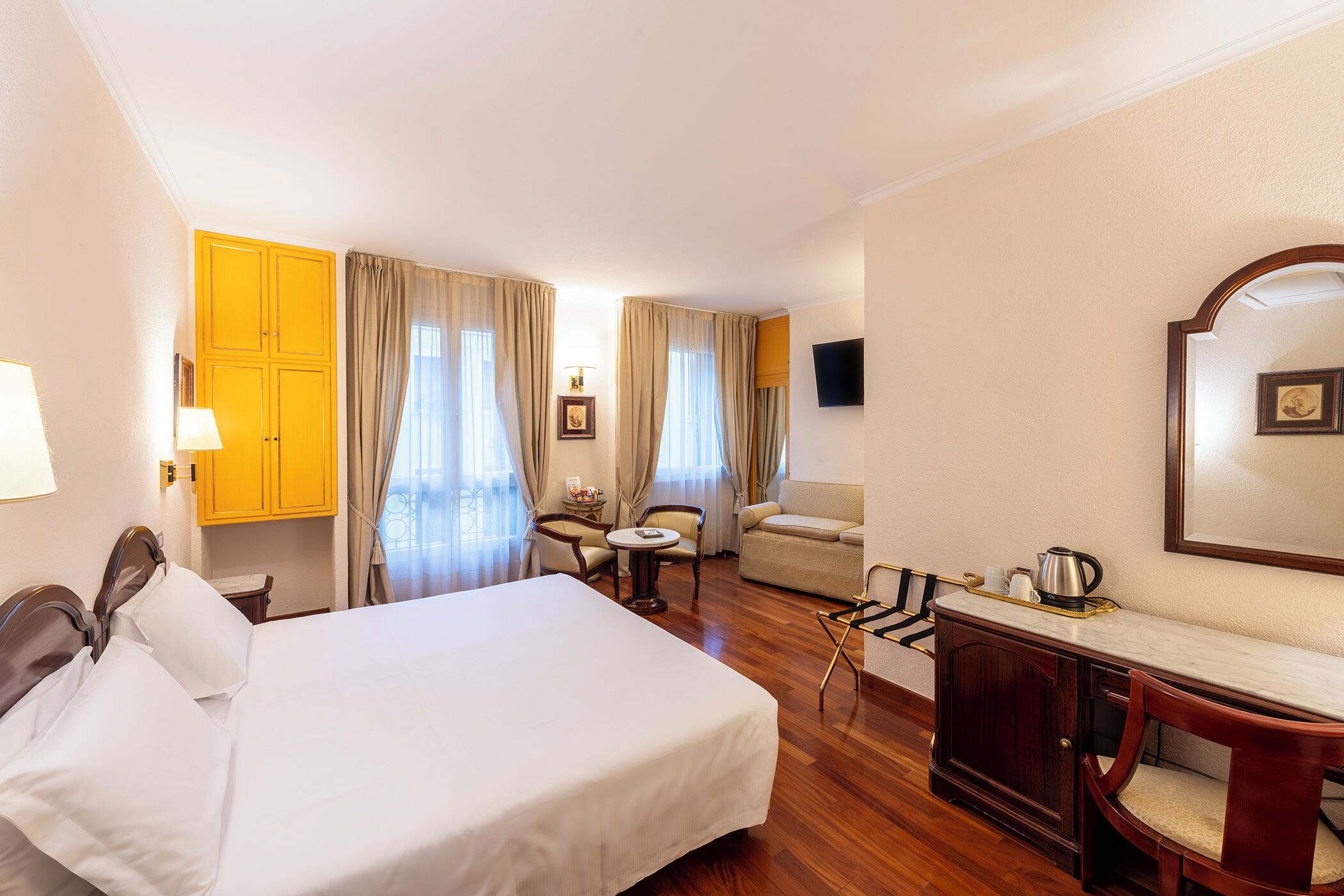 junior suite | 1 bedroom, premium bedding, minibar, in-room safe