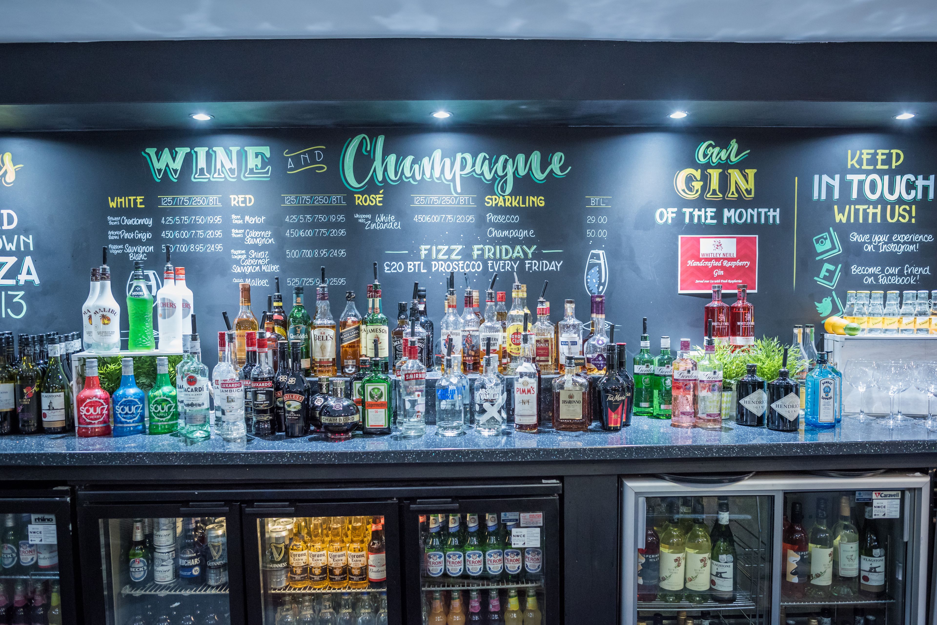 Bar (trong khuôn viên)