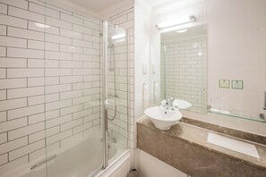 Free toiletries, hair dryer, towels - Holiday Inn Manchester West by IHG (Salford)