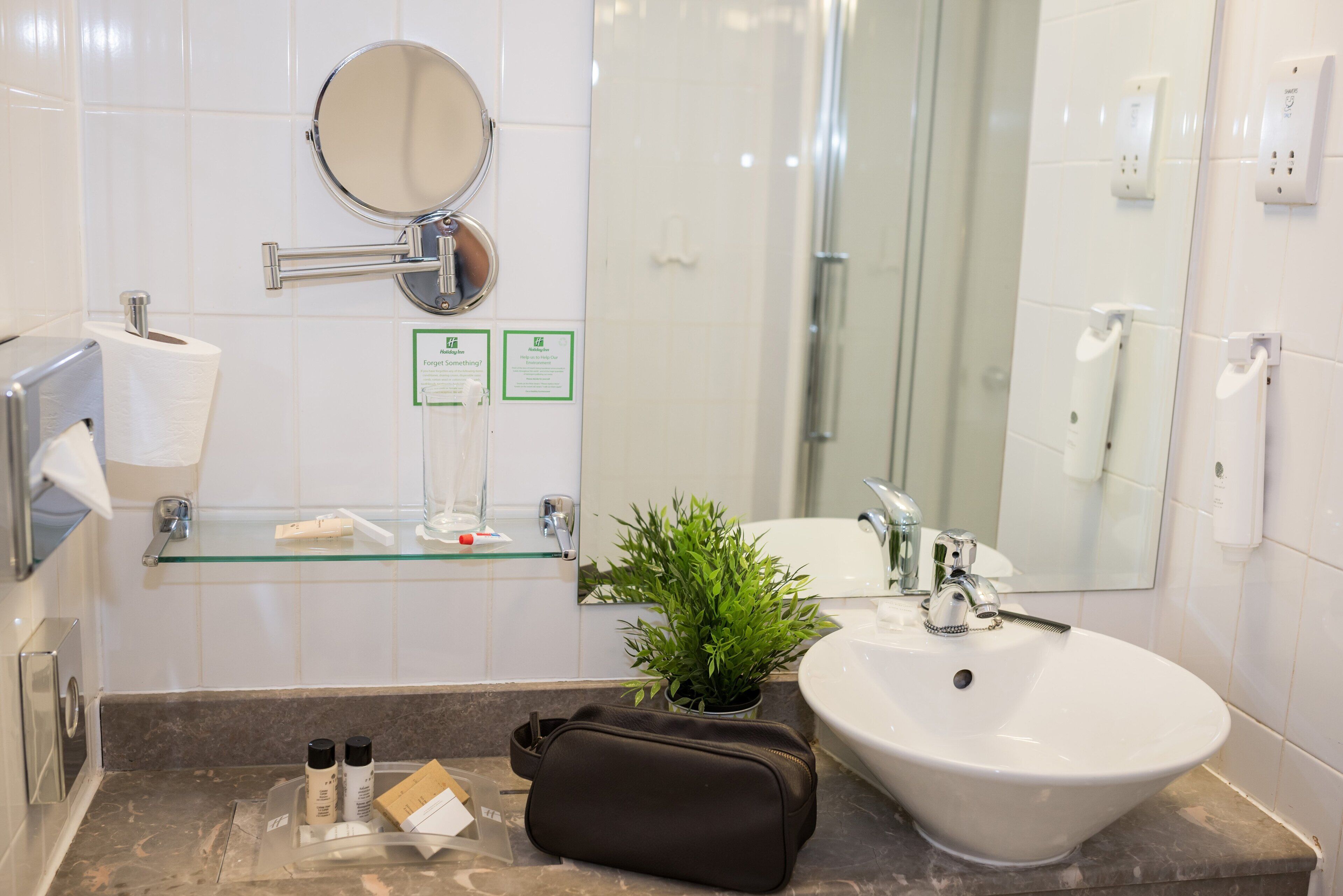 Photo - Holiday Inn Manchester West by IHG