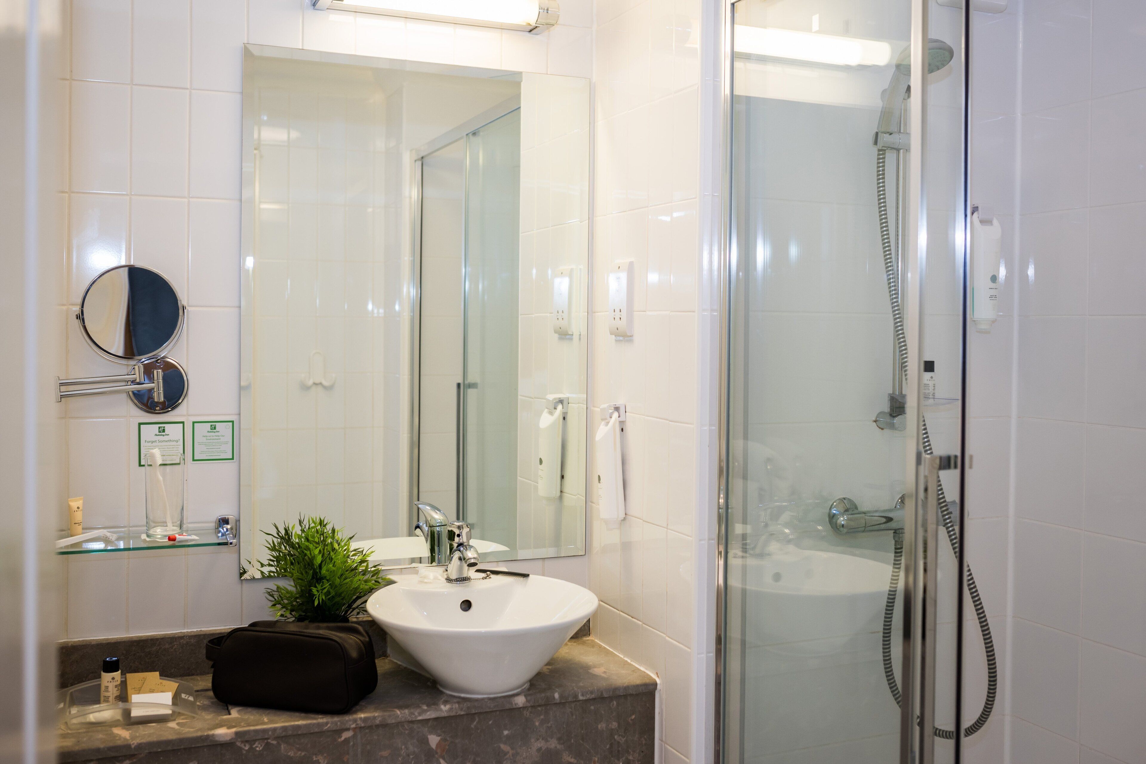 Photo - Holiday Inn Manchester West by IHG