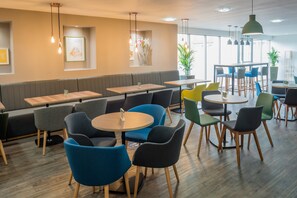 Breakfast, lunch and dinner served - Holiday Inn Manchester West by IHG (Salford)