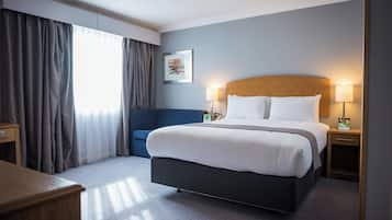 Standard Room, 1 King Bed with Sofa bed | In-room safe, desk, iron/ironing board, cribs (free)