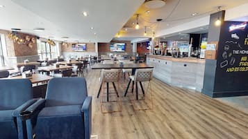 Breakfast, lunch, dinner served; international cuisine