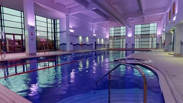 Indoor pool, pool loungers