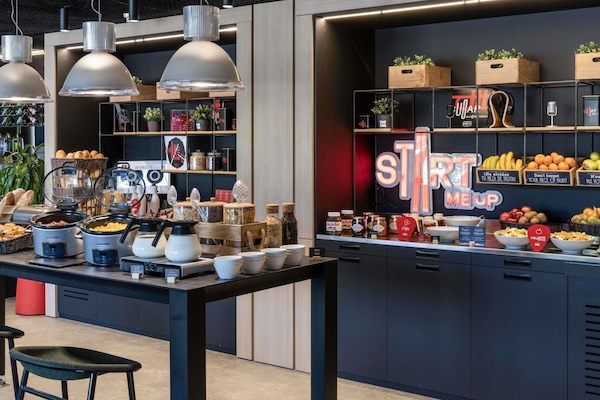 Petit déjeuner continental (10.95 EUR par personne)