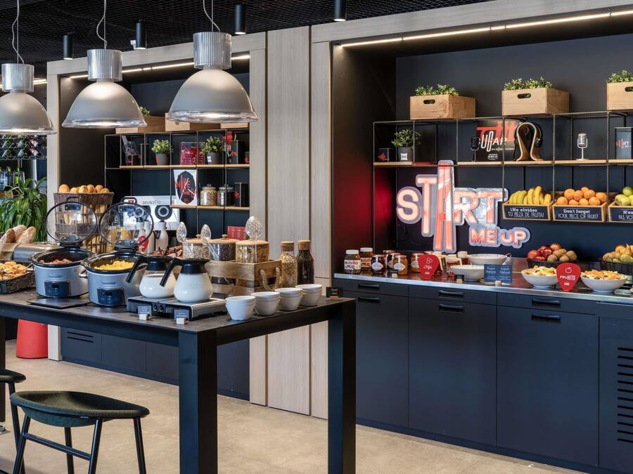 Petit déjeuner continental (10.95 EUR par personne)