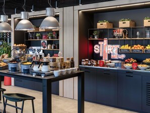 Kontinental frukost varje dag (EUR 10.95 per person)