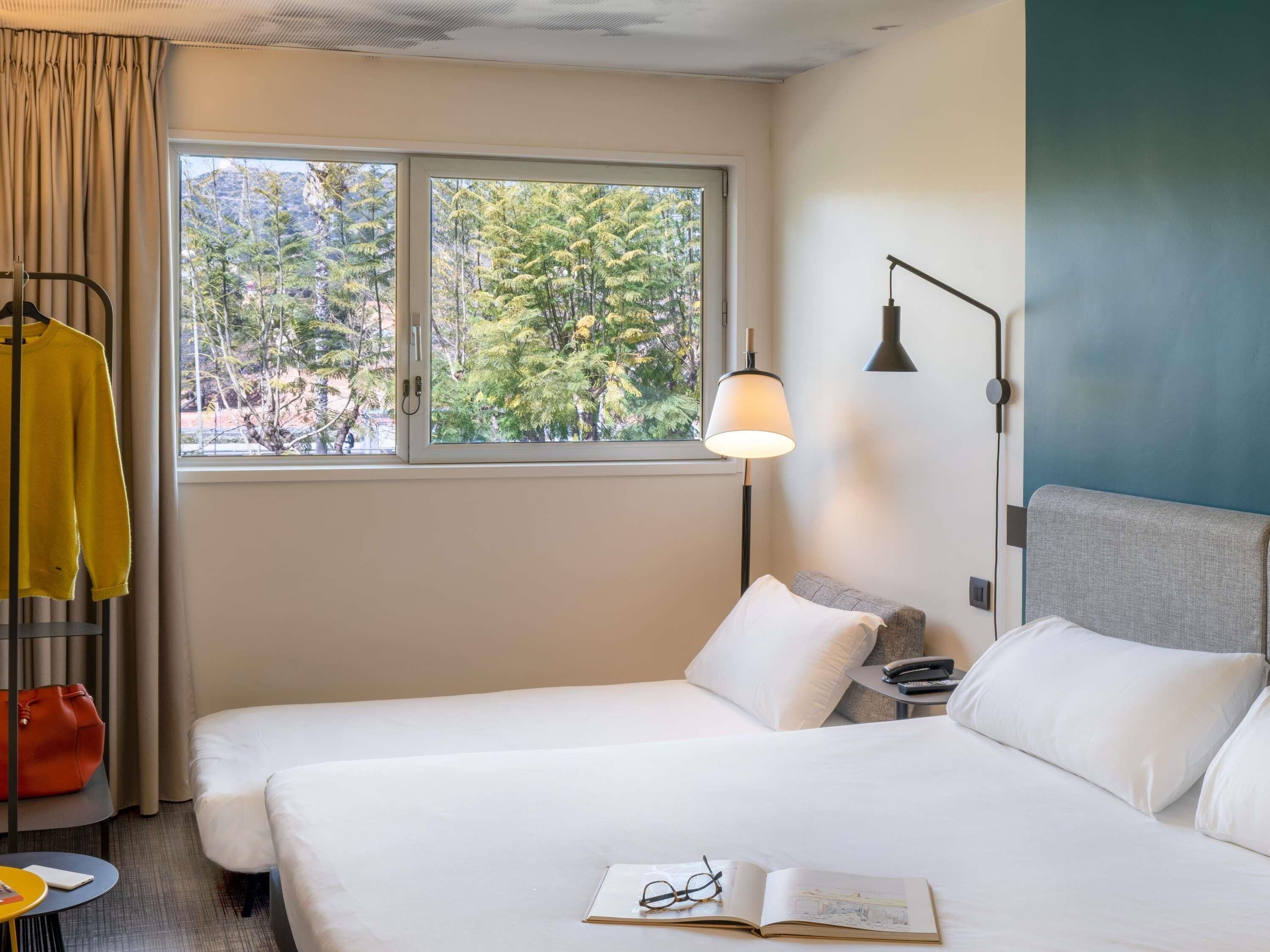 Superior Double Room, 1 Double Bed with Sofa bed | Hypo-allergenic bedding, down comforters, desk, laptop workspace