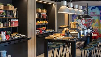 Kontinental frukost varje dag mot avgift