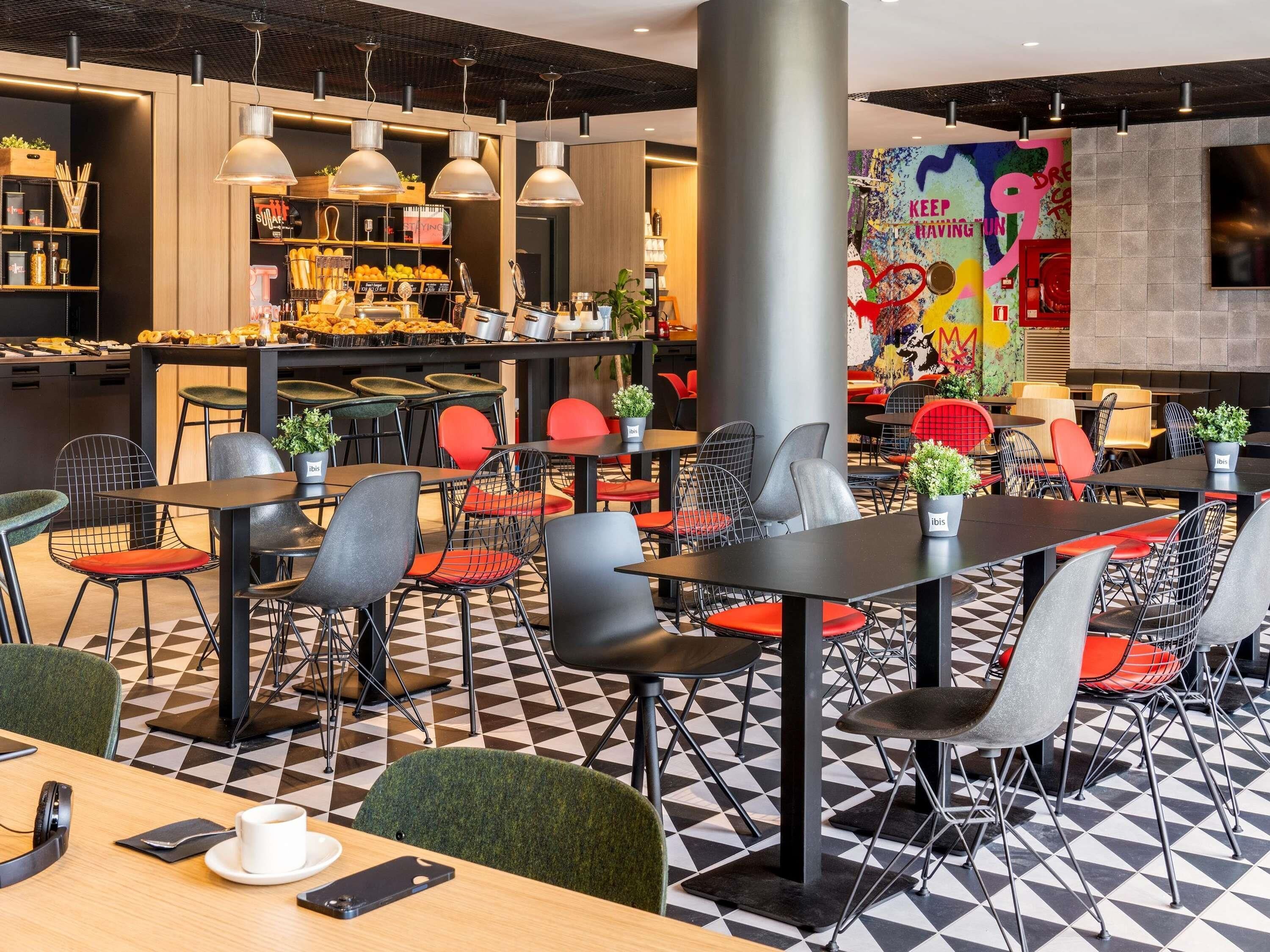 Daily continental breakfast (EUR 10.95 per person)