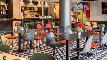 Daily continental breakfast (EUR 10.95 per person)