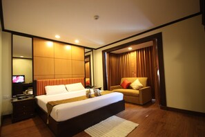 Two Bedroom Suite | In-room safe, cribs/infant beds, rollaway beds, free WiFi - Omni Tower Sukhumvit Nana by Compass Hospitality (Bangkok)