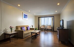 Living area - Omni Tower Sukhumvit Nana by Compass Hospitality (Bangkok)