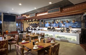 Breakfast area - Omni Tower Sukhumvit Nana by Compass Hospitality (Bangkok)