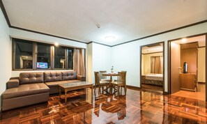 Living area - Omni Tower Sukhumvit Nana by Compass Hospitality (Bangkok)