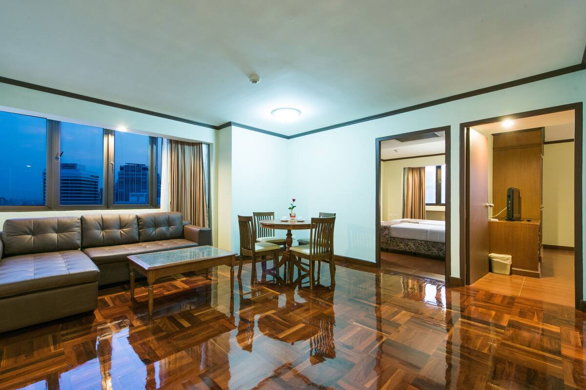 Two Bedroom Suite | ห้องนั่งเล่น | ทีวี