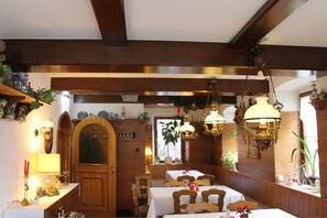 Petit déjeuner buffet servi tous les jours en supplément