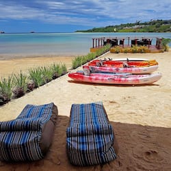 Beach nearby, white sand, sun-loungers, beach towels