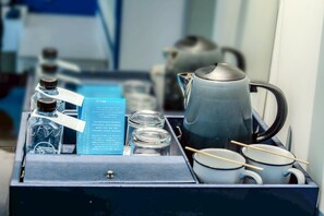 Mini-bar avec articles gratuits, coffres-forts dans les chambres, bureau