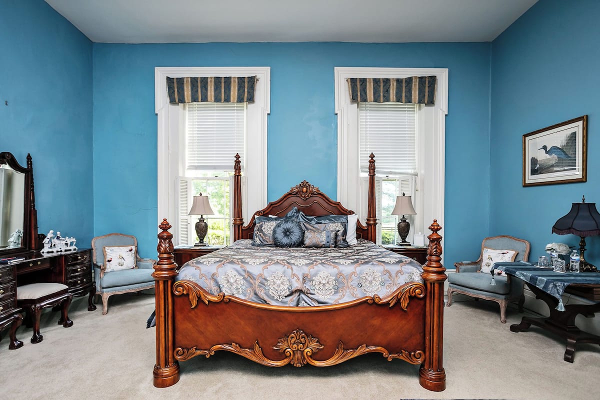 Superior Room, 1 King Bed, Fireplace, Hill View | Egyptian cotton sheets, premium bedding, pillowtop beds