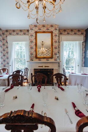 Restaurant - 1851 Historic Maple Hill Manor B&B (Springfield)