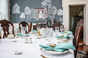 Restaurant - 1851 Historic Maple Hill Manor B&B (Springfield)