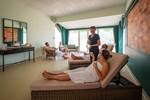 Sales de tractament per a parelles, sauna i banyera d'hidromassatge 