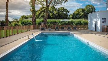 Outdoor pool, pool loungers