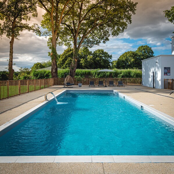 Outdoor pool, pool loungers