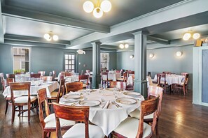 Breakfast, lunch and dinner served - Majestic Hotel (Ocean Grove)