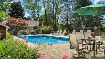 Outdoor pool, sun loungers