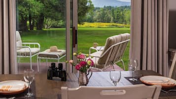 Room #10 - Queen Wilhelmina Cottage, Full Kitchen, Pet Friendly | Vista do quarto