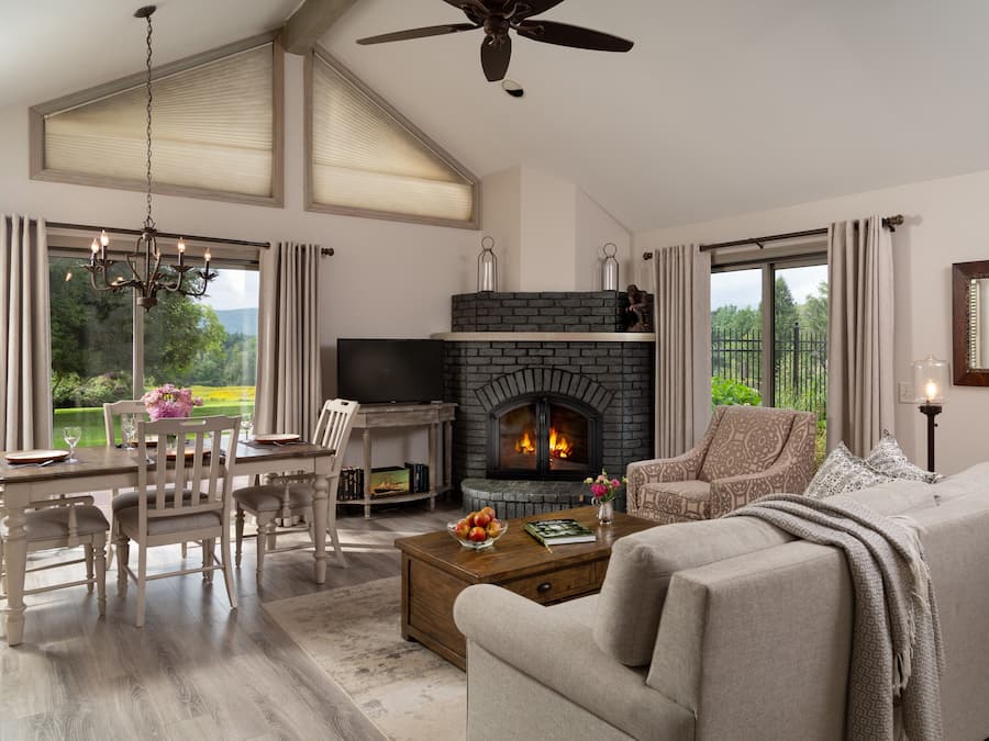 Room #10 Queen's Cottage | Living room | Flat-screen TV